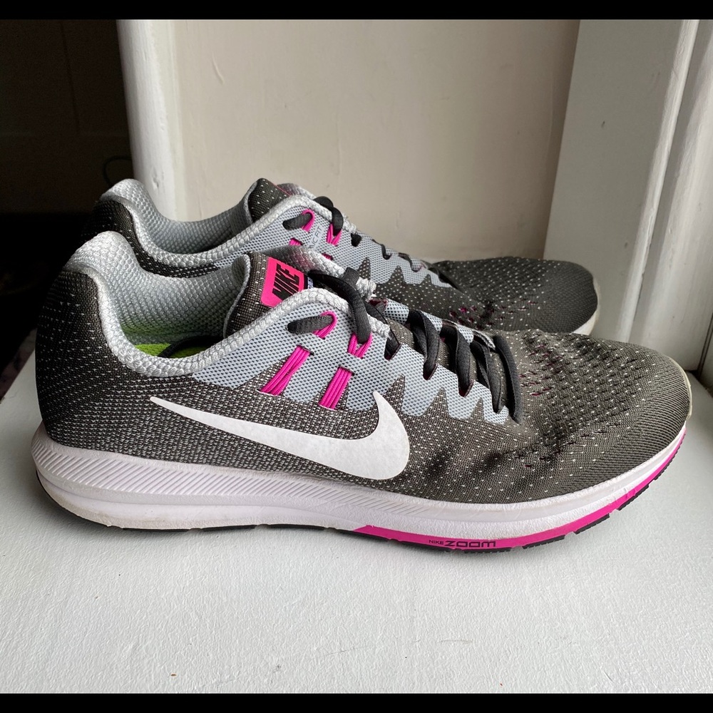 Nike Women's Air Zoom 20 running shoes size 9